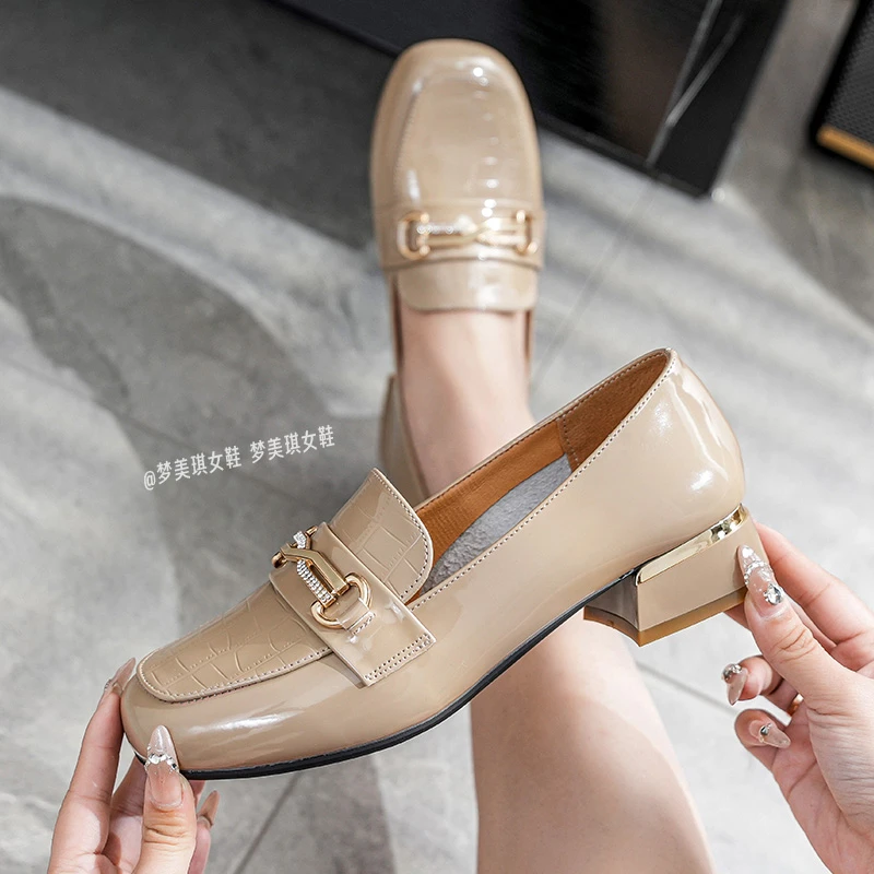 低跟漆皮乐福鞋女2024春季新款软底工作鞋女单鞋中年女鞋粗跟皮鞋