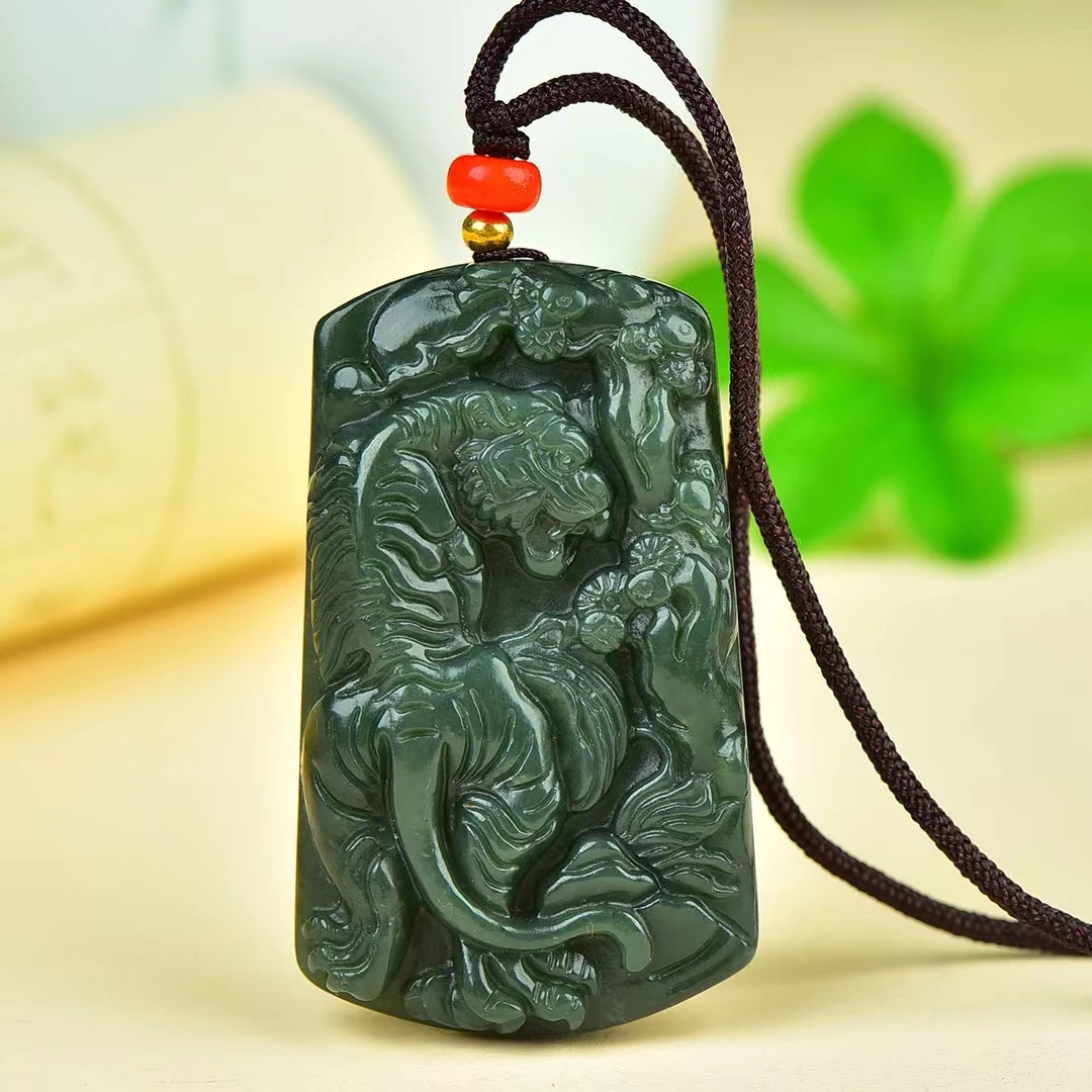 天然和田玉立体虎牌挂件男女款青玉吊坠双面雕工生肖虎多样性发货