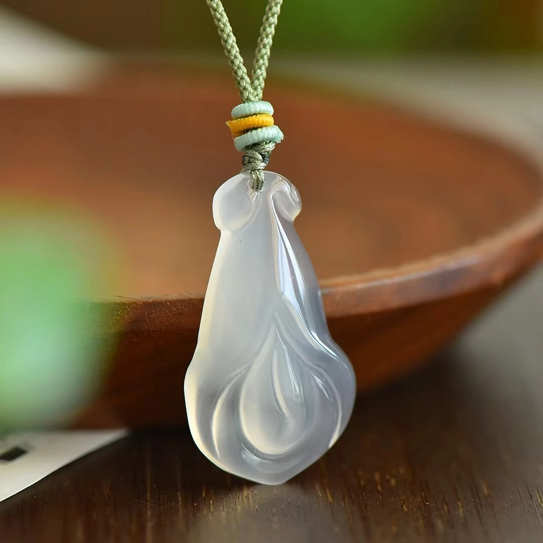 天然白冰玉髓玉兰花女款吊坠冰透颈饰典雅清新正品玉石多样性发货