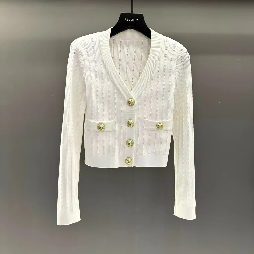 v领气质设计感针织开衫上衣秋季长袖洋气金属扣修身小香风外套女