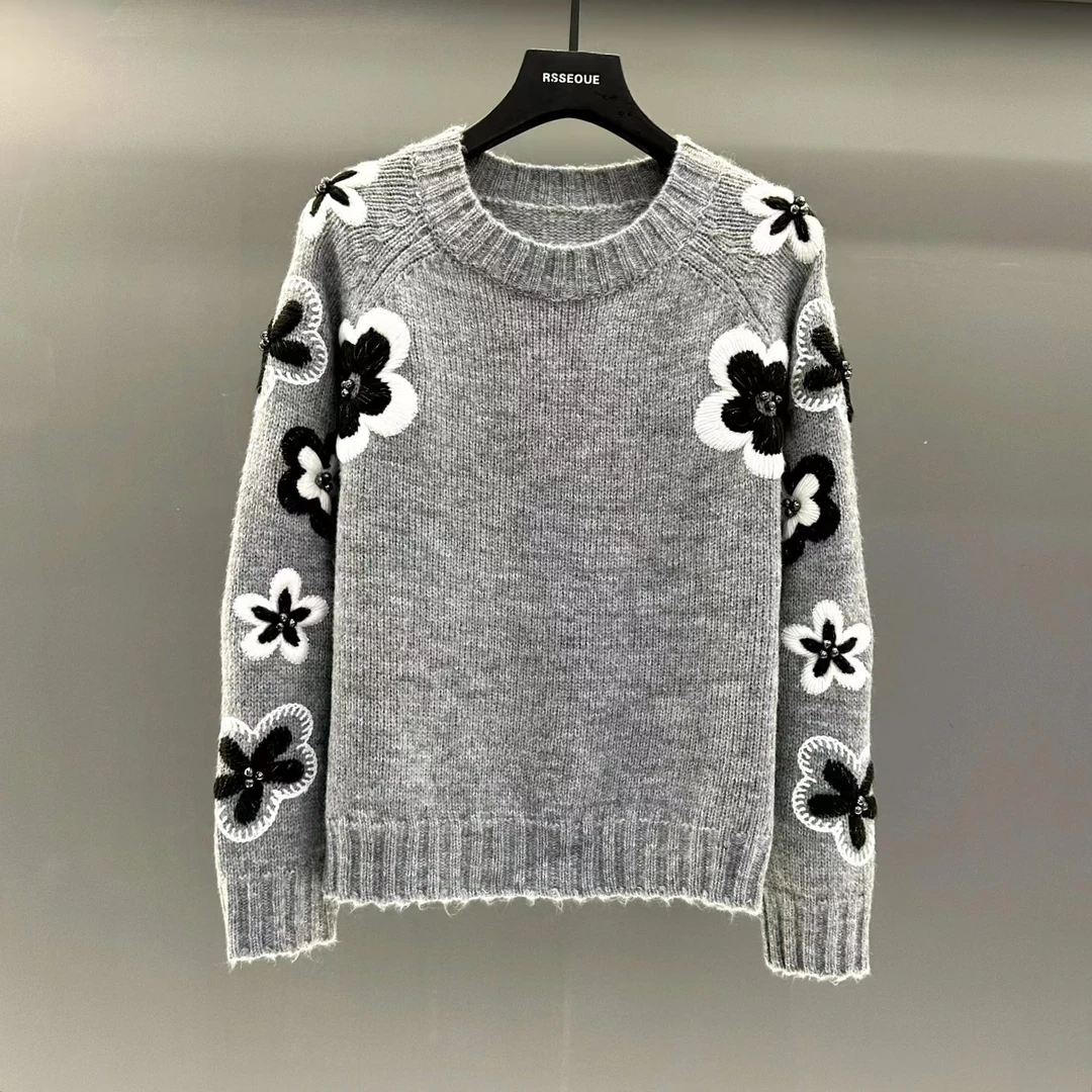 手工花朵刺绣圆领针织衫女秋冬新款时尚百搭灰色复古小众宽松毛衣