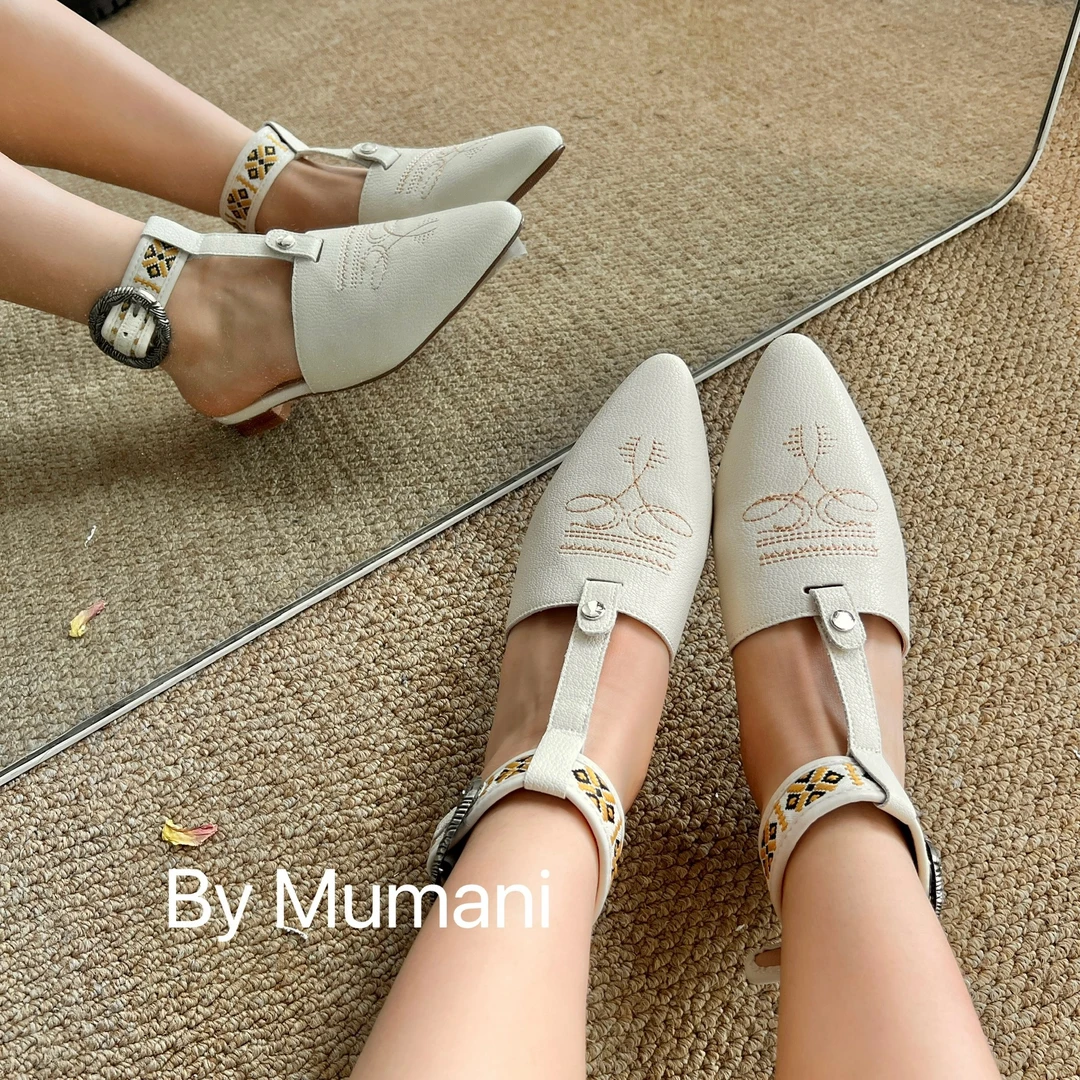 MUMANI/牧玛尼外穿凉拖女真皮刺绣平底包头凉鞋MT297白色牛皮