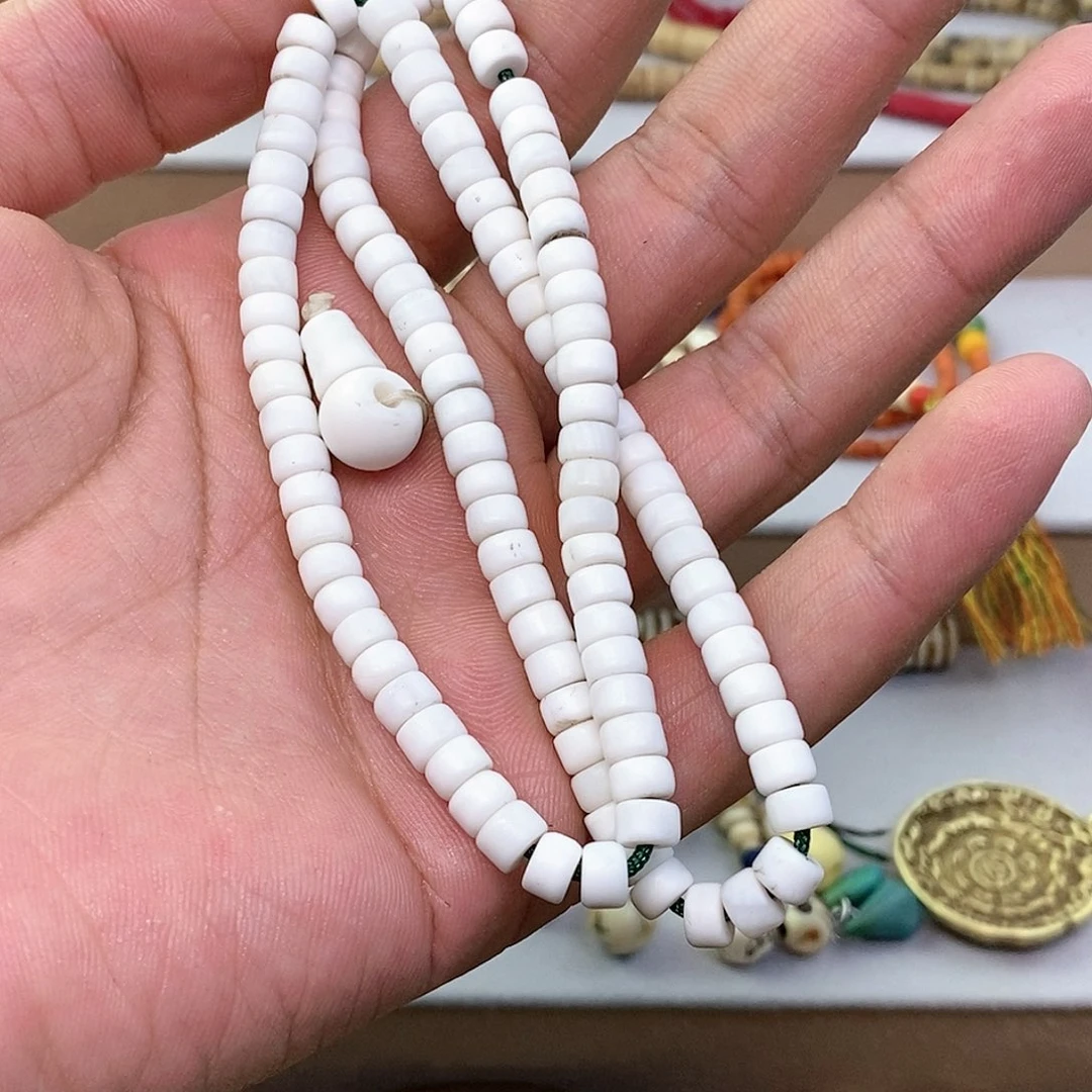 白玉菩提吊坠顺**然。。。。。。。。