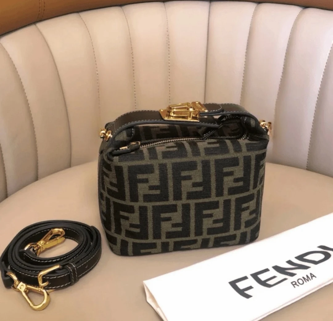 95新 FENDI/芬迪 芬迪手提小饭盒