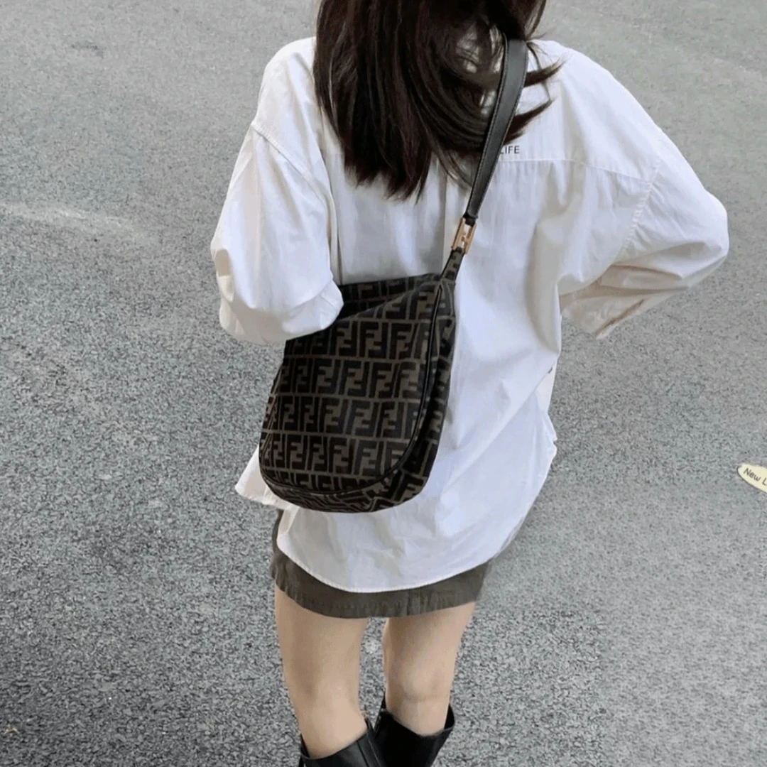 95新 FENDI/芬迪 芬迪hobo单肩斜挎包