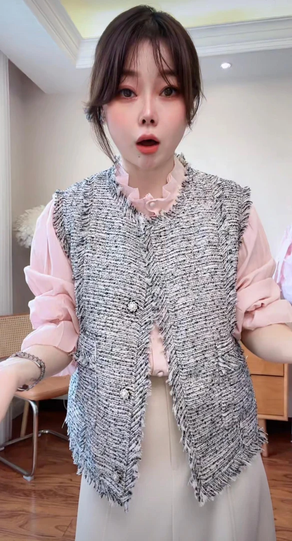 51《一云服饰》24新款秋冬毛呢休闲粗花呢流苏小香风上衣马甲设计感