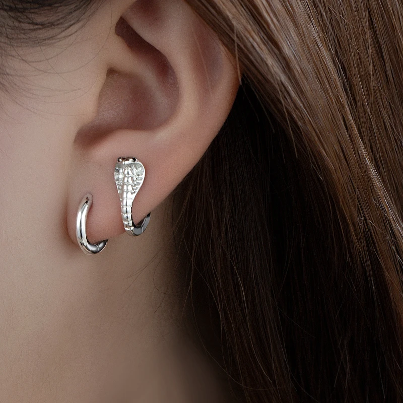 金美澳 铜合金合成锆石耳饰 女士漂亮耳环蛇形耳扣蛇本命年高级感