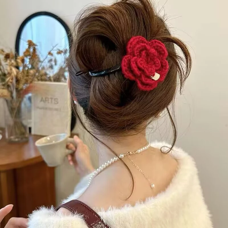漫予秋冬红色玫瑰一字扭扭夹发夹女2024新款高级感后脑勺盘发抓夹