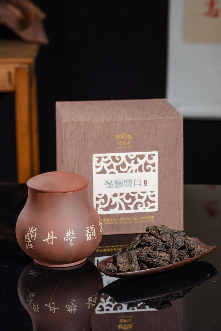 老同志普洱茶  2012年茶韵丰丹   熟茶  125克