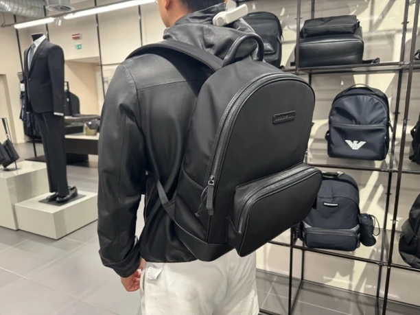 阿玛尼 Emporio Armani 黑色经典双肩包