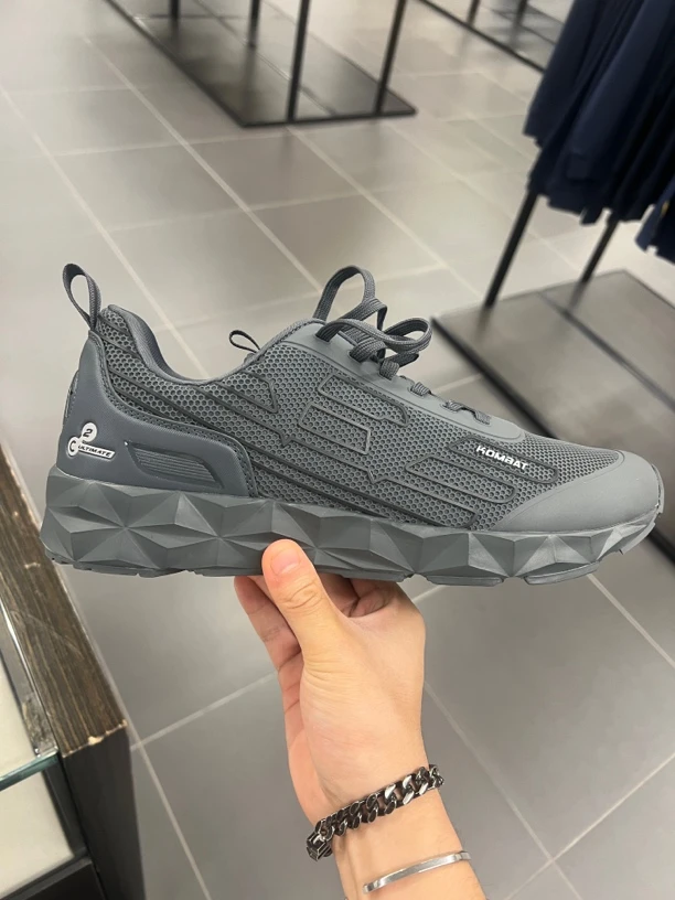 EA 阿玛尼 男款经典灰色老鹰大标运动鞋 不退换