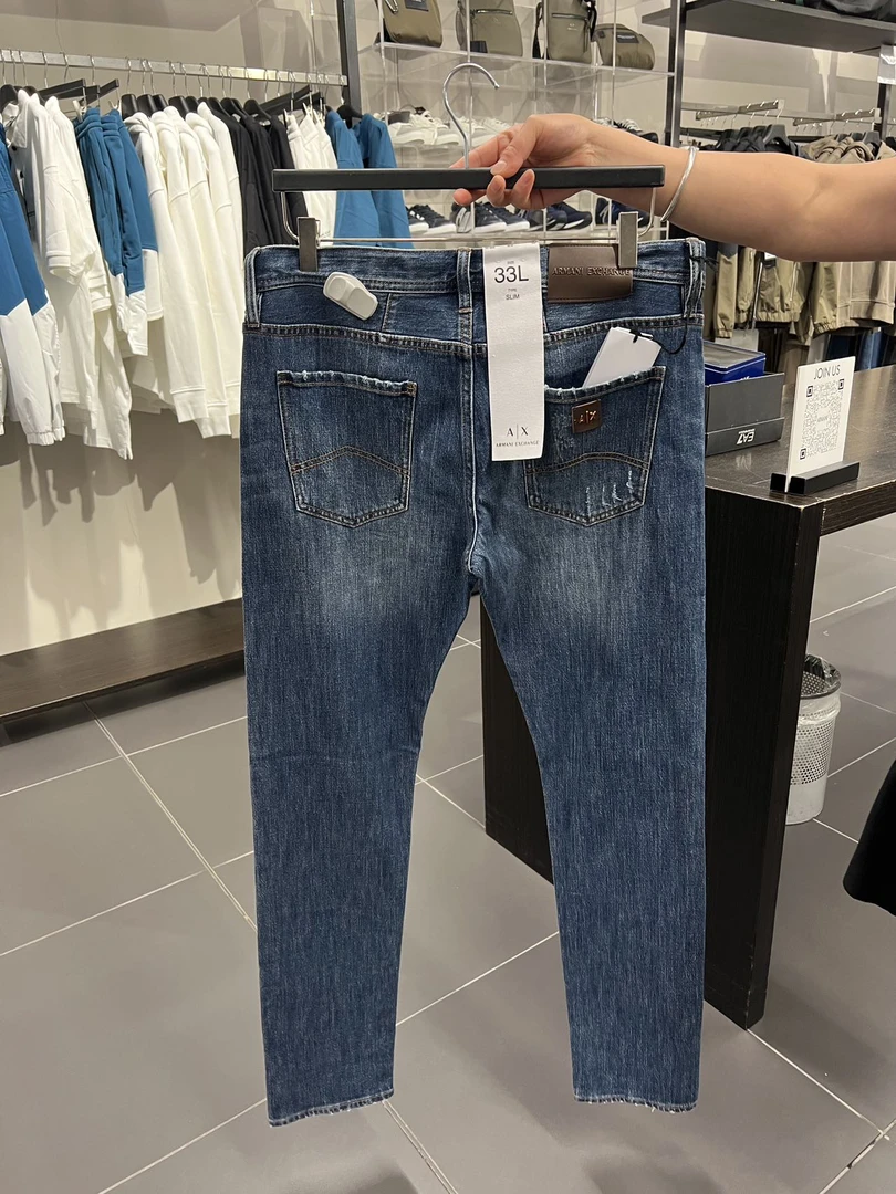 Armani Exchange 男款时尚修身款卡其标牛仔裤 不退换