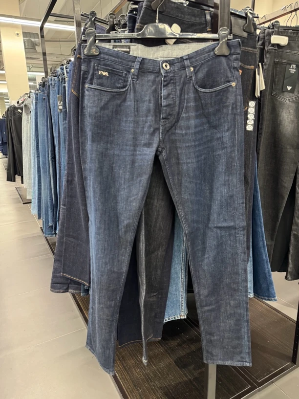 阿玛尼 Emporio Armani J75修身蓝色薄款牛仔裤
