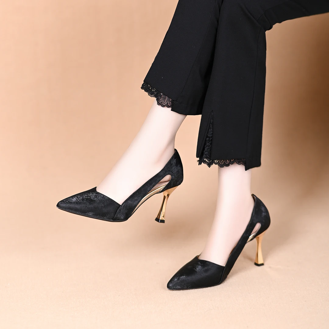 一字扣侧空高跟鞋女2024夏季新款尖头细跟斩男法式软皮配旗袍绿色