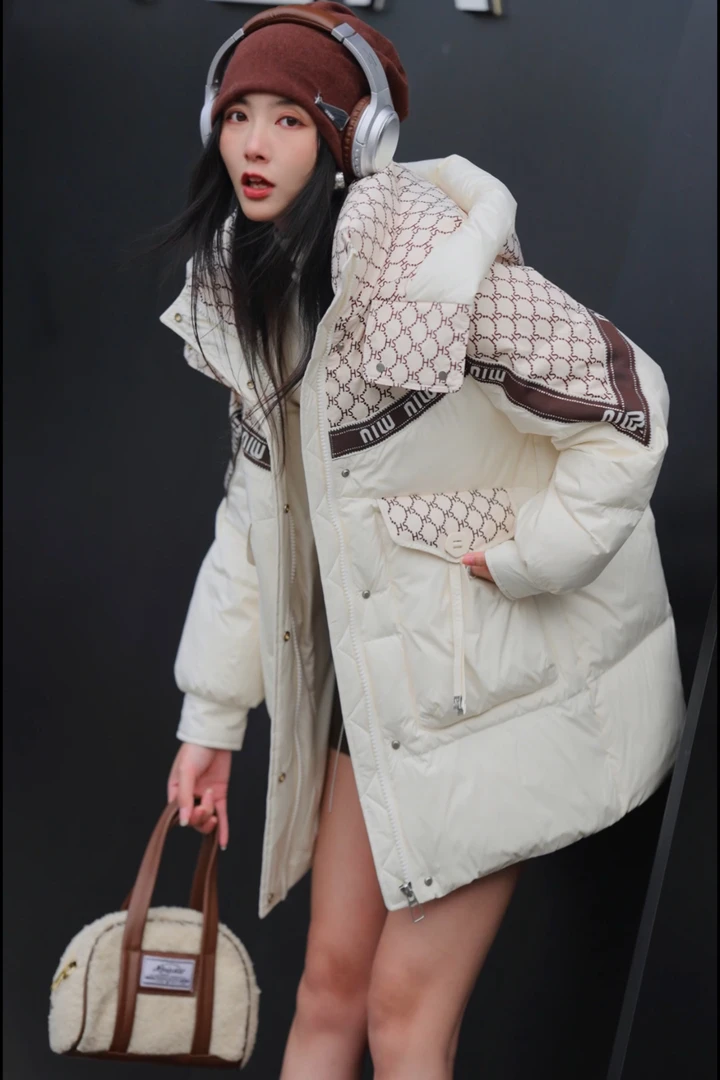 【尚品胖小妞】【6812】2024冬季新款高品质时尚连帽羽绒服
