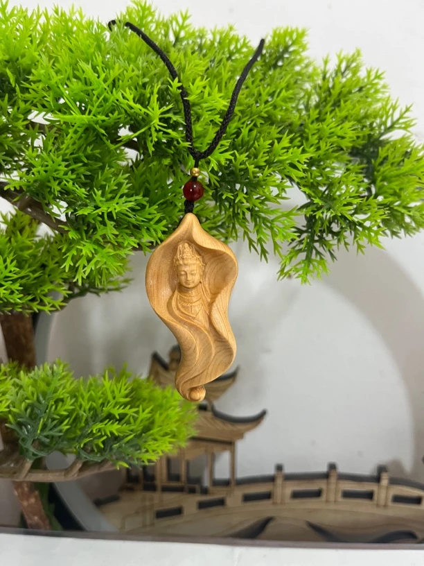 柏木精雕荷叶观音实木手把件吊坠工艺品挂饰