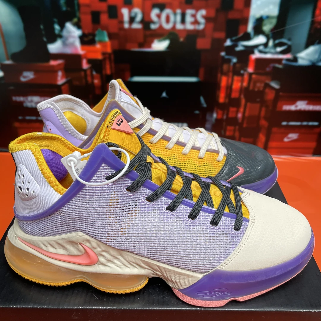 42码 中古 Nike 詹姆斯19 实战 篮球鞋 紫丁香色 无盒