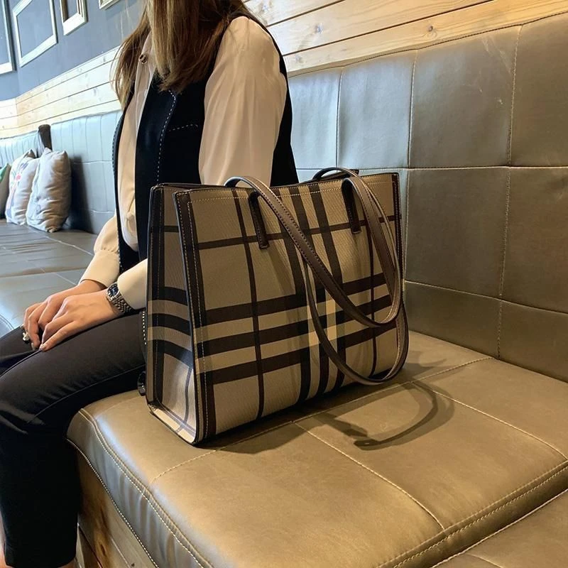 真皮轻奢侈格子包托特包女高端新款手提单肩包撞色字母公文包时尚