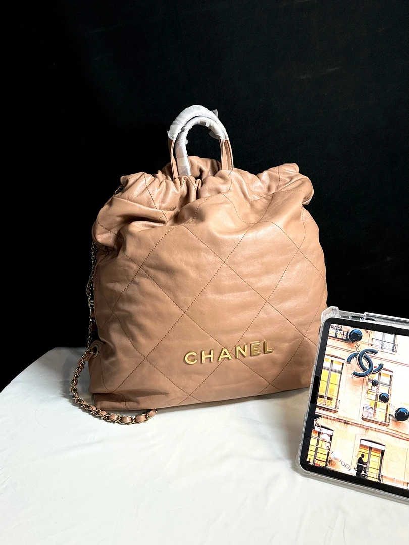 95新 Chanel/香奈儿 chanel 裸粉色22bag垃圾袋双肩包(K)