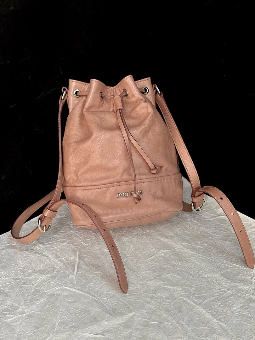 95新 MIU MIU/缪缪 （K）miumiu 裸粉色水桶斜挎包