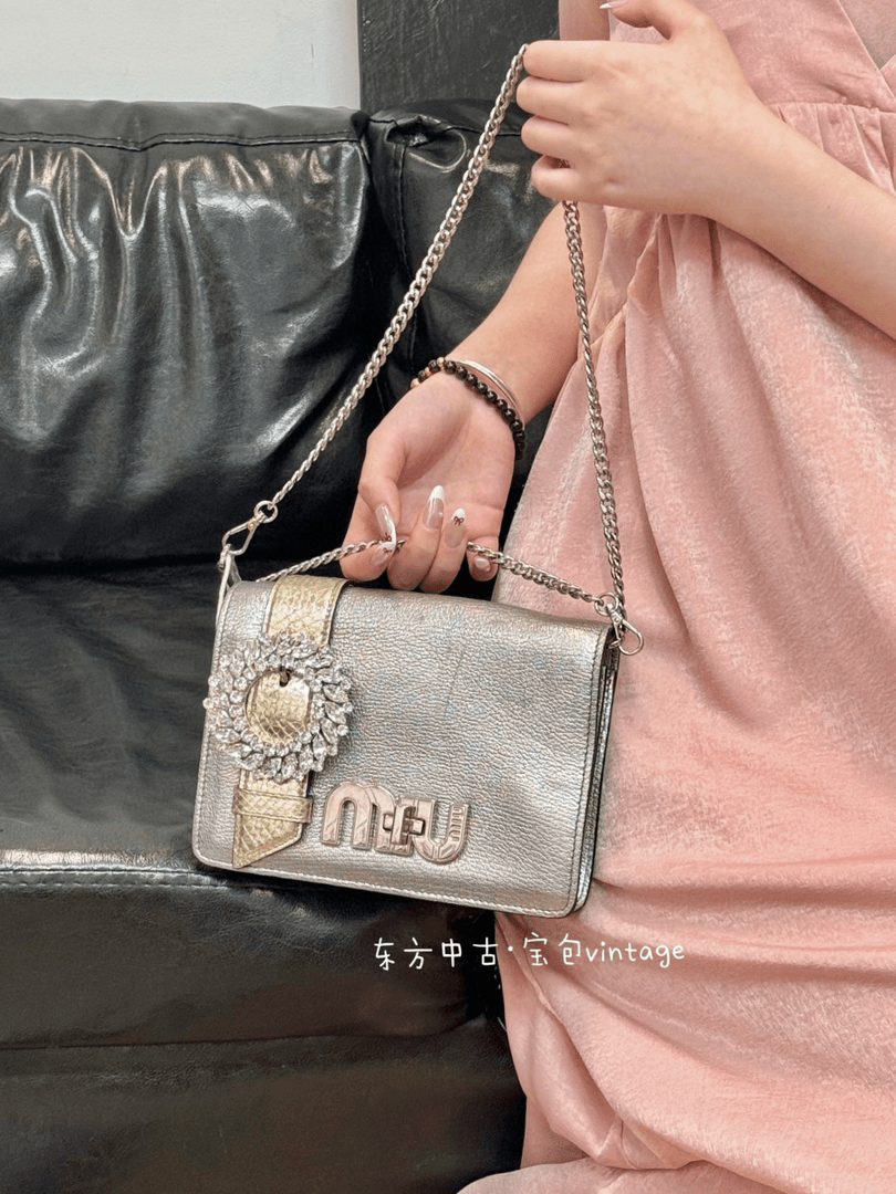 95新 MIU MIU/缪缪 （K）miumiu 银色钻扣斜挎包