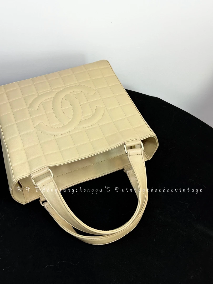 95新 Chanel/香奈儿 (K)chanel 奶茶色冰格手提包