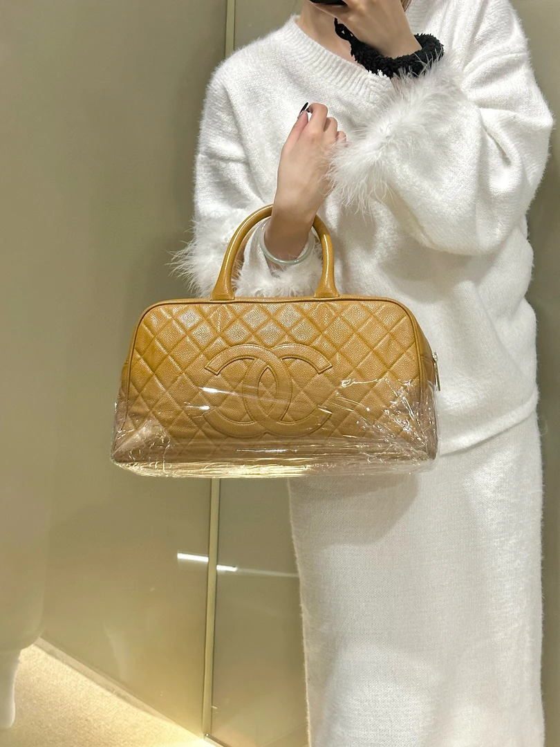 95新 Chanel/香奈儿 chanel 焦糖奶茶色保龄球手提包