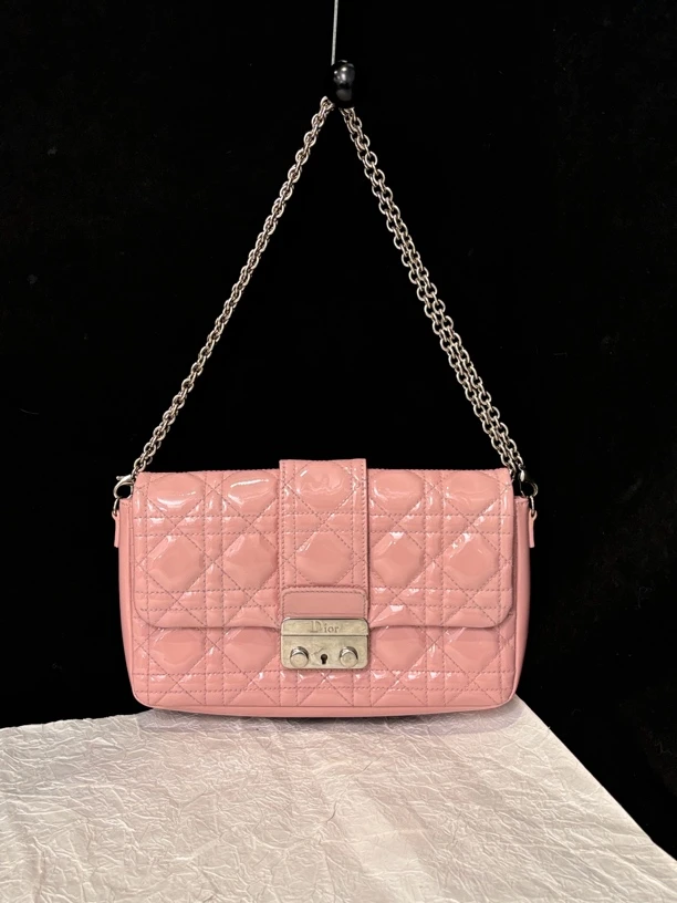 95新 DIOR/迪奥 dior 樱花粉漆皮链条斜挎包(K)