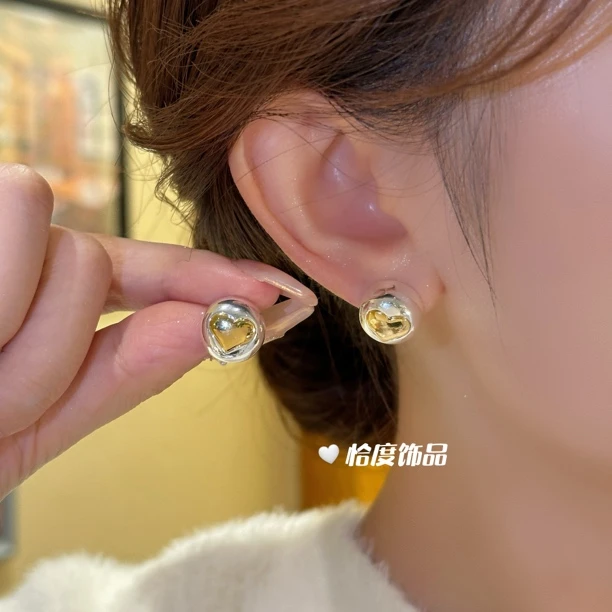 日常简约个性立体圆形金色爱心耳钉