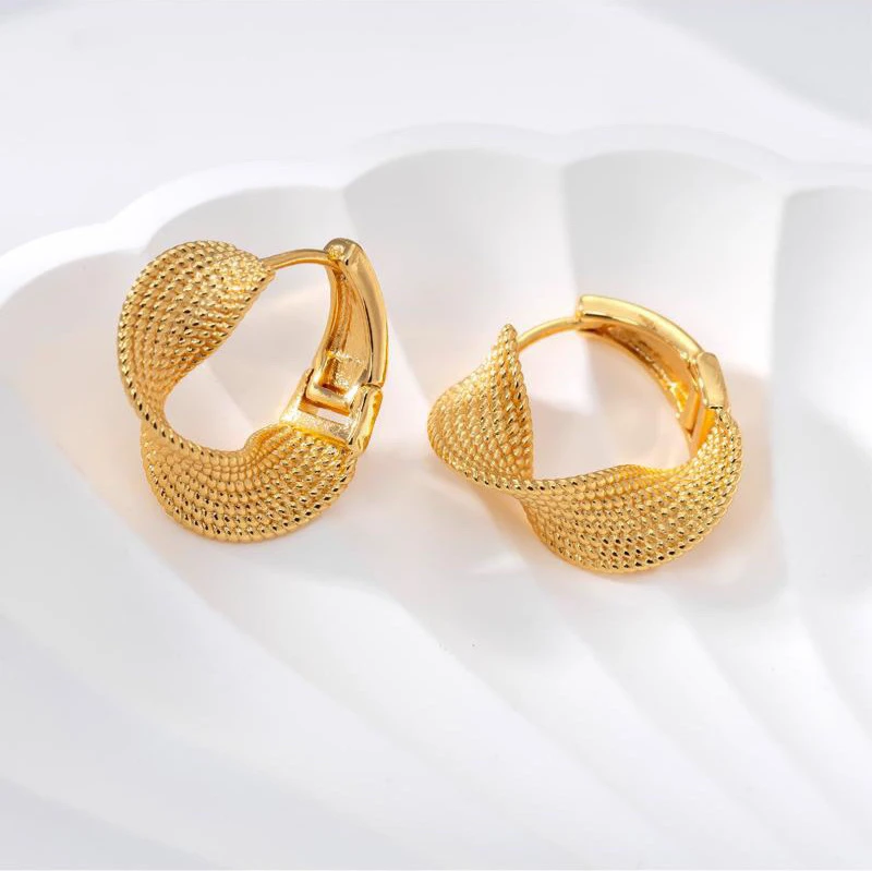 设计感麻花圈耳扣百搭时尚高级感