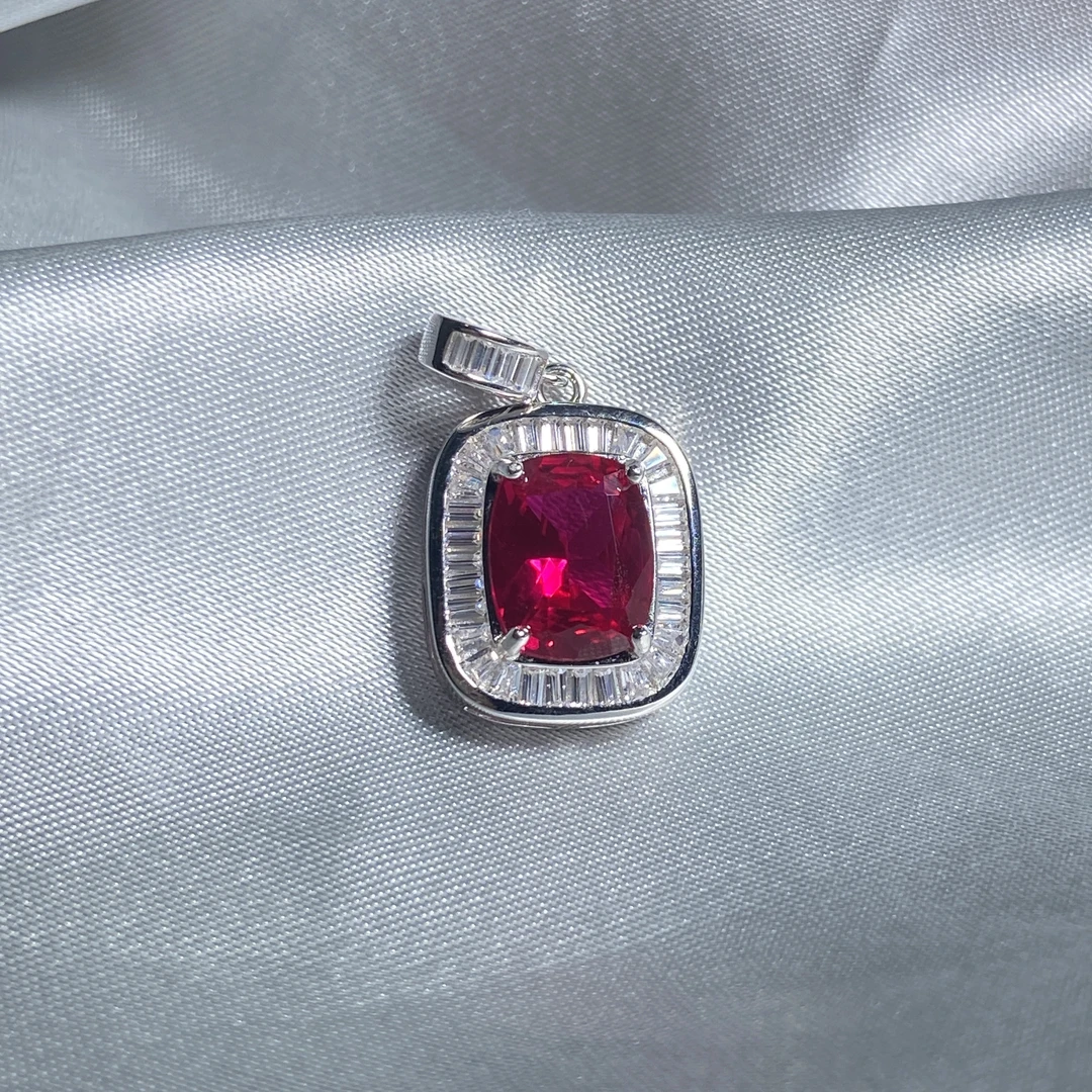 【小北严选】S925银镶嵌培育红宝石吊坠7-16H199X77【尺寸约8*10mm】