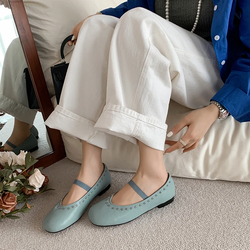 法式优雅铆钉浅口单鞋2024夏季新款软底时尚圆头一脚蹬平底小皮鞋