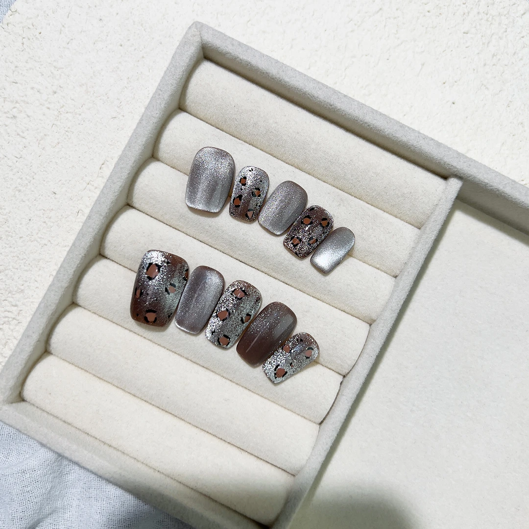 秋冬款宽光爆闪猫眼极光晶石豹纹穿戴甲高级感甜辣短款穿戴式美甲