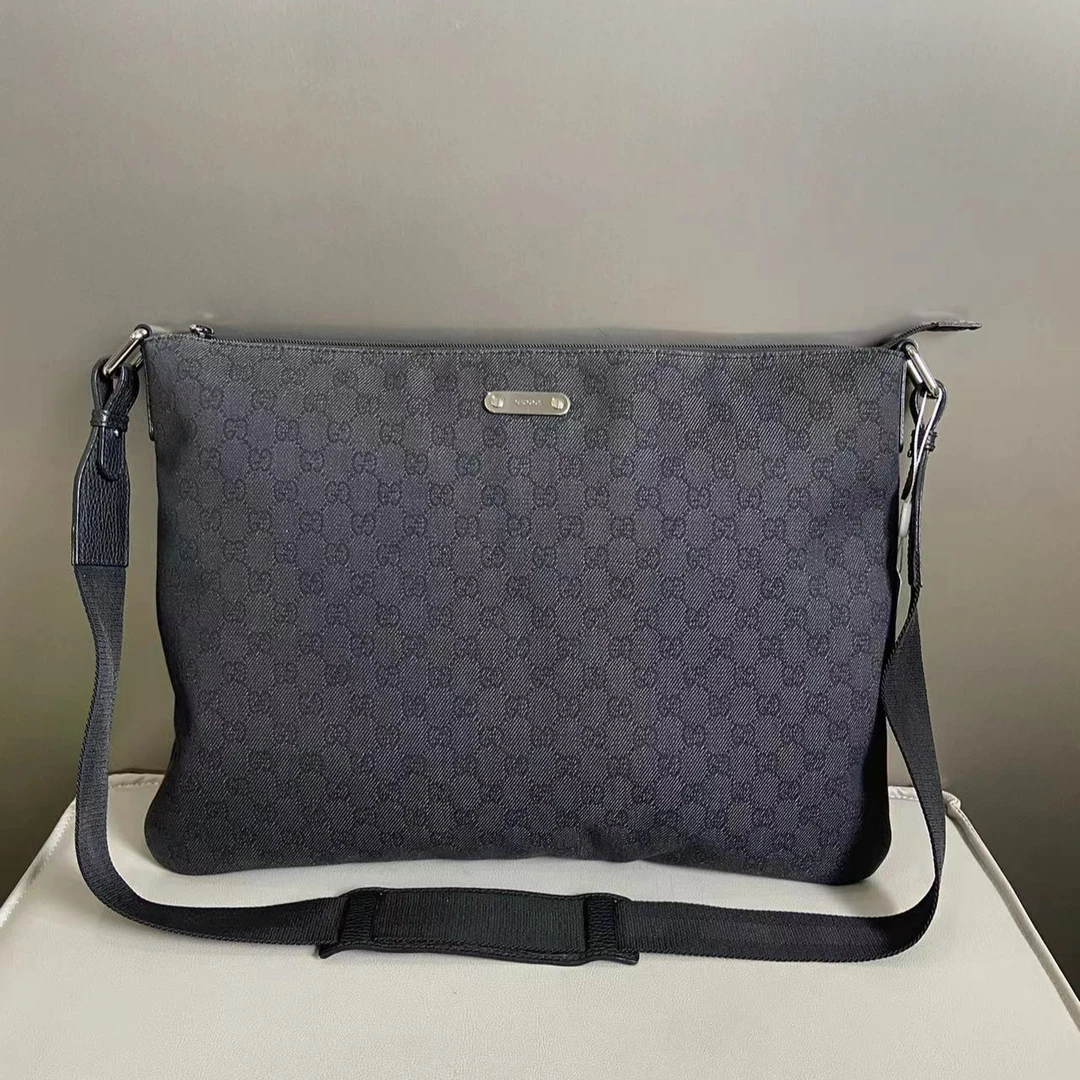 95新 GUCCI/古驰 97新经典黑花帆布拉链斜挎包单肩包男包