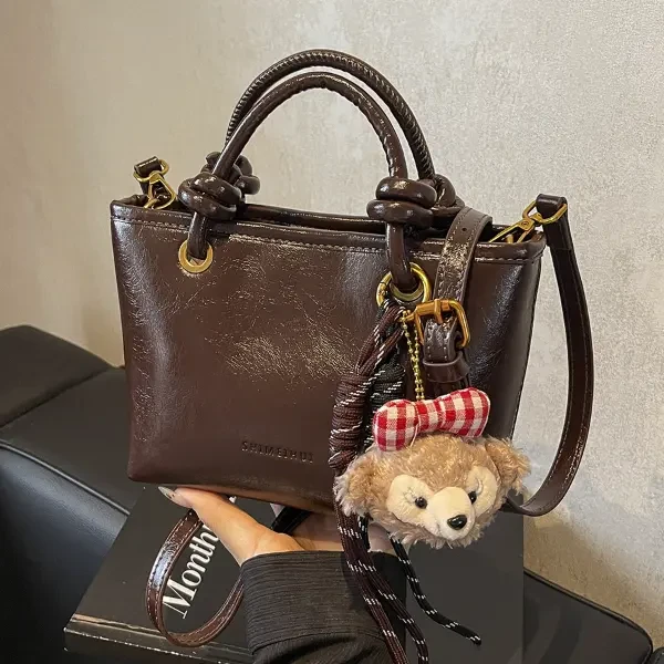 秋冬新款小包包女2024时尚手提水桶包复古质感洋气通勤爆款斜挎包