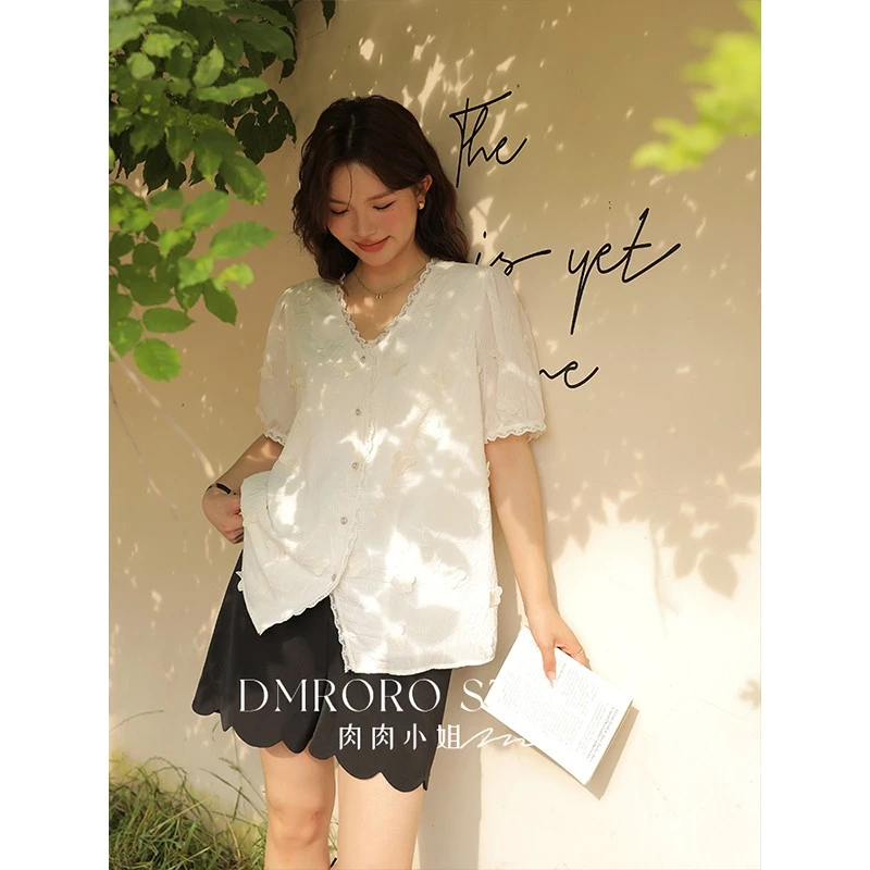 【肉肉小姐】大码女装夏季新品花边V领蝴蝶刺绣短袖衬衫上衣