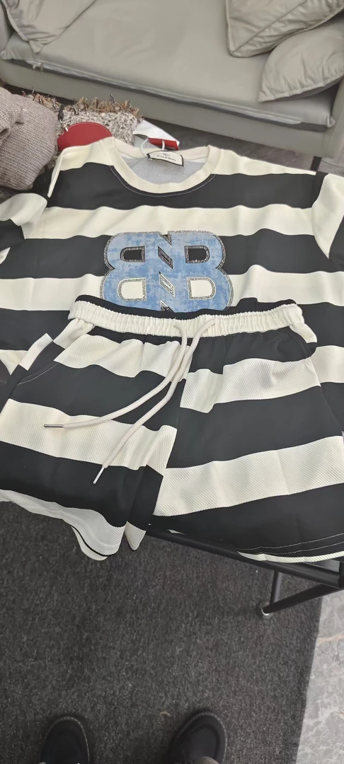 新号宠粉孤品随机美衣一件