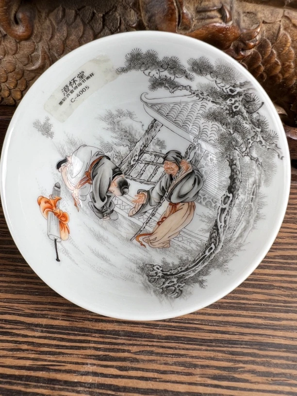 澄怀堂  矾红墨彩弃官寻母书画杯  高3.9cm   口径9.3cm