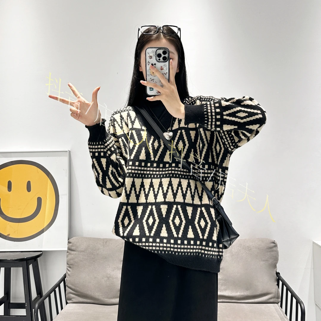 【店夫人定制】2024冬季新品  菱形条纹V领长袖百搭宽松 针织上衣女