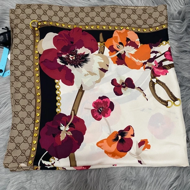 GUCCI 古驰花卉丝巾/A00560