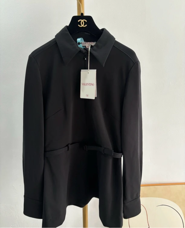 华伦天奴黑色上衣/42/肩38/胸94/长66/C00314