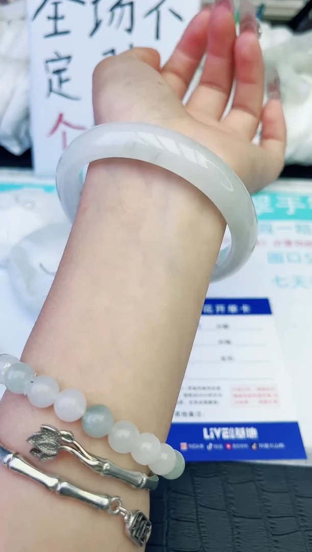 【闪购商品】石英质玉手镯未镶嵌213-63