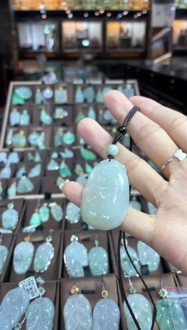 【闪购商品】翡翠颈饰未镶嵌翡翠如意微瑕