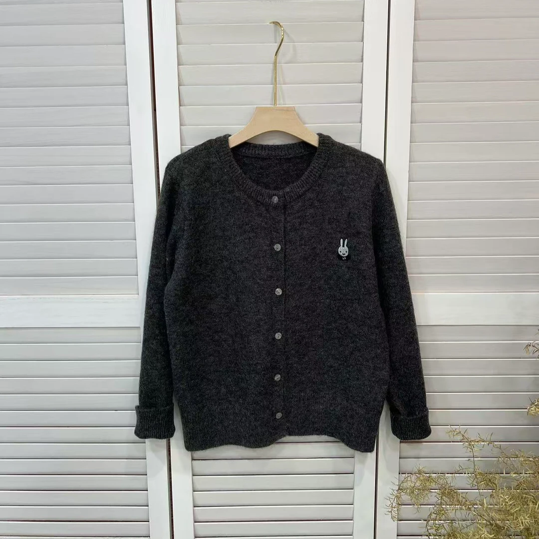 34854刺绣小兔毛衣女款气质长袖时尚百搭圆领毛衣