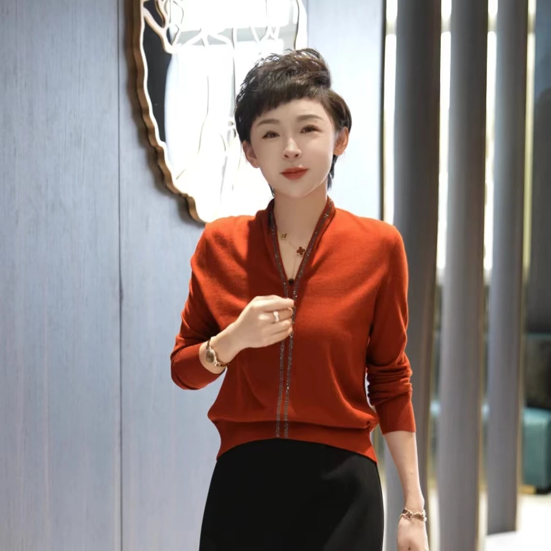 【年会重点款】精纺V领烫钻长袖百搭针织衫MG7229