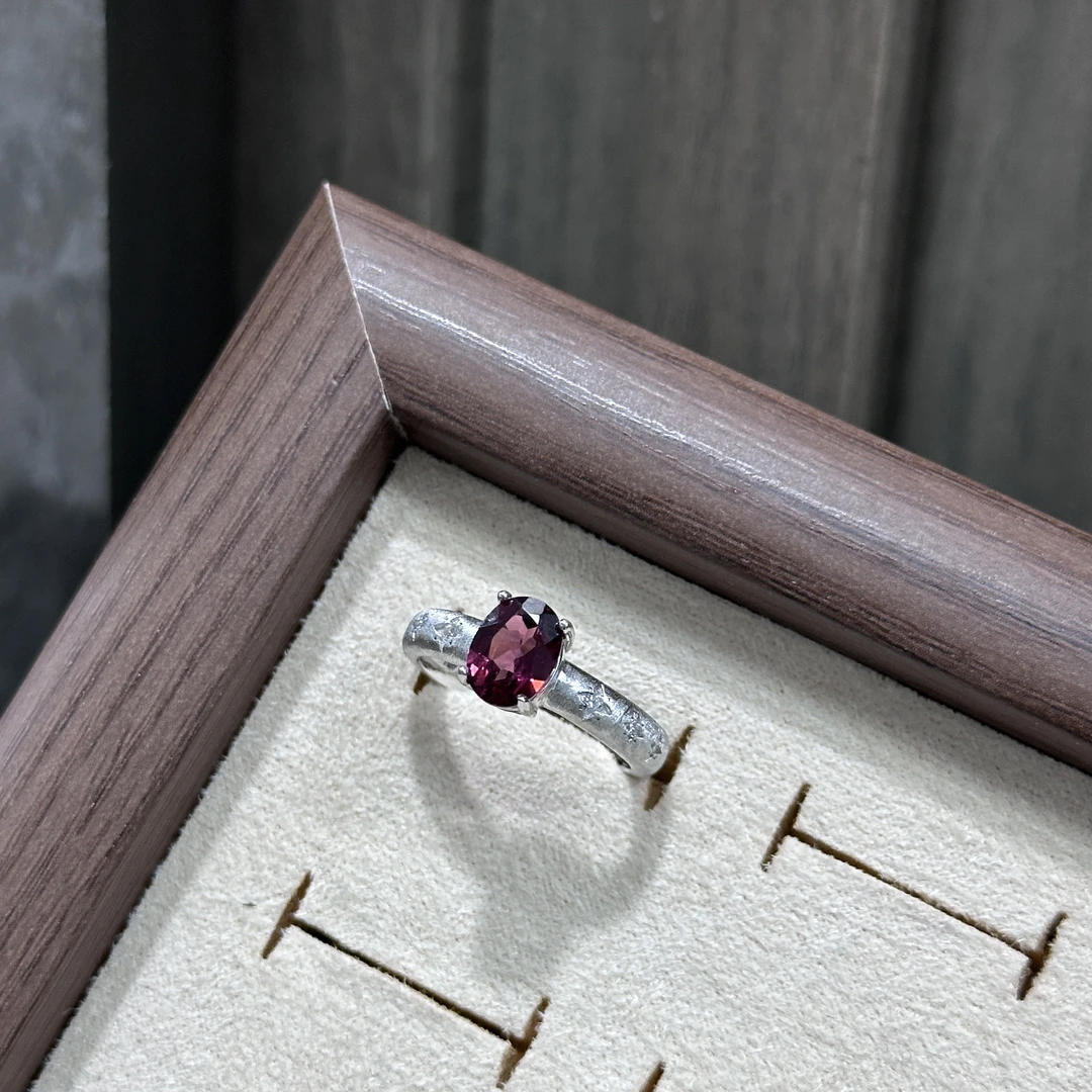 【欣遇珠宝】天然镁铝石榴石戒指拉丝工艺