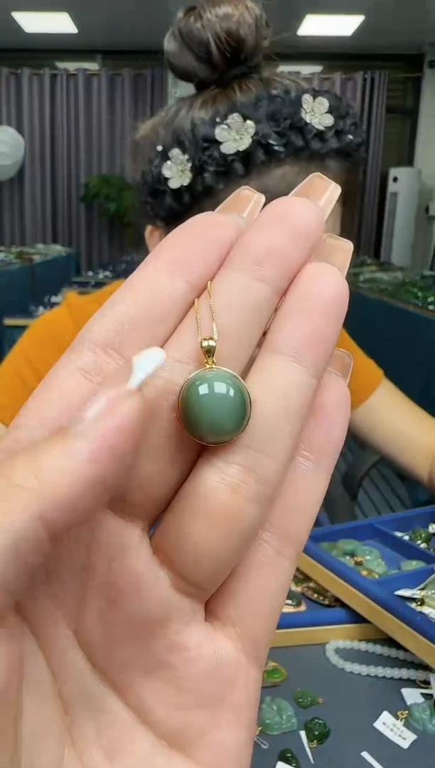 【闪购商品】和田玉挂件18K金镶嵌1