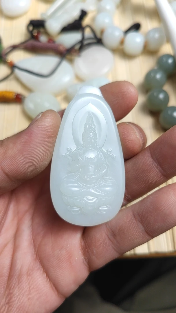 和田玉籽料观音牌