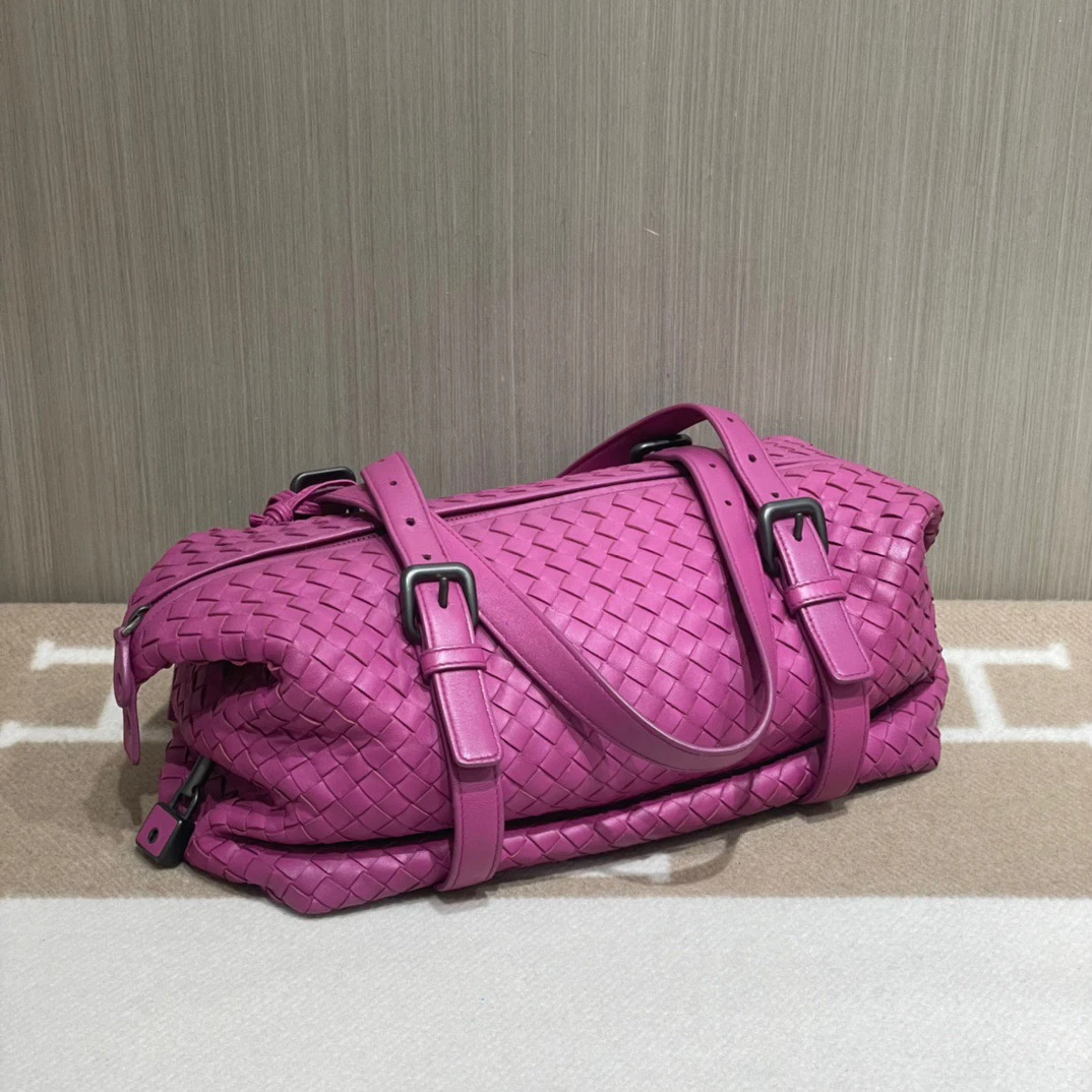 95新 BOTTEGA VENETA/葆蝶家 粉色枕头包 手提腋下包时尚红色肩包