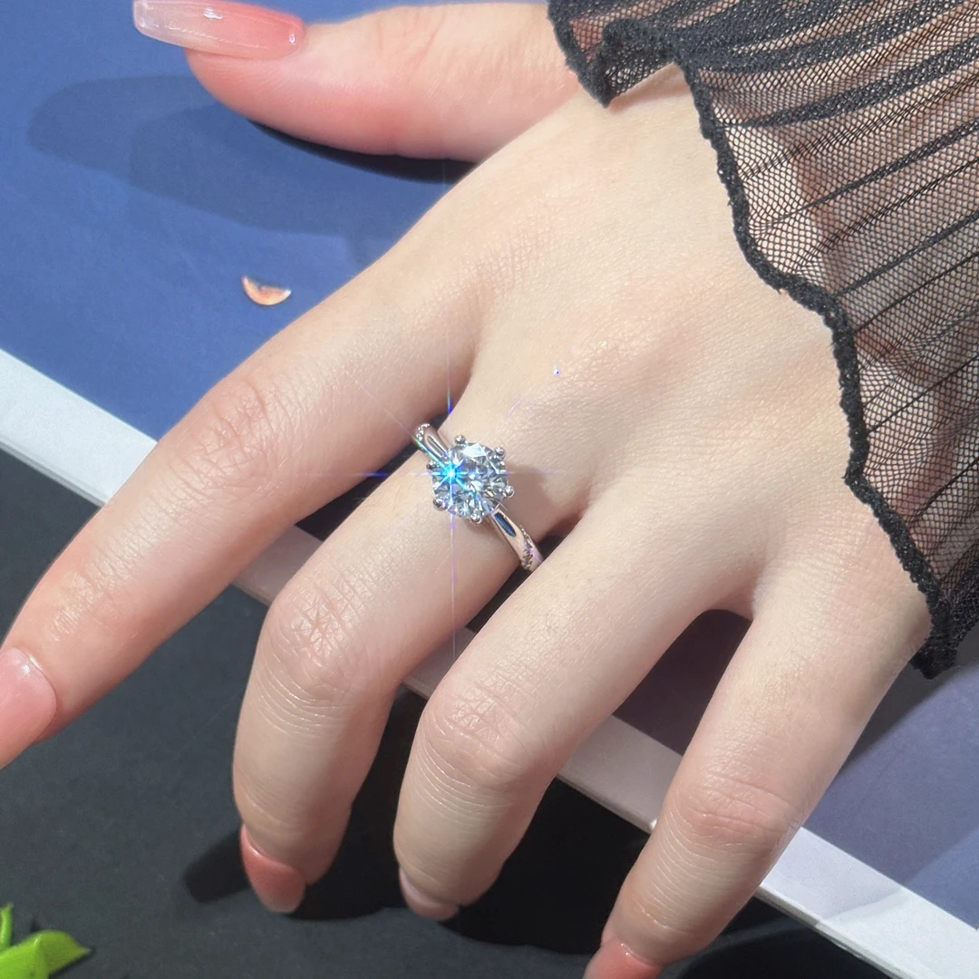 925银莫桑婚戒告白100分时尚戒指女款六爪经典百搭精致指环